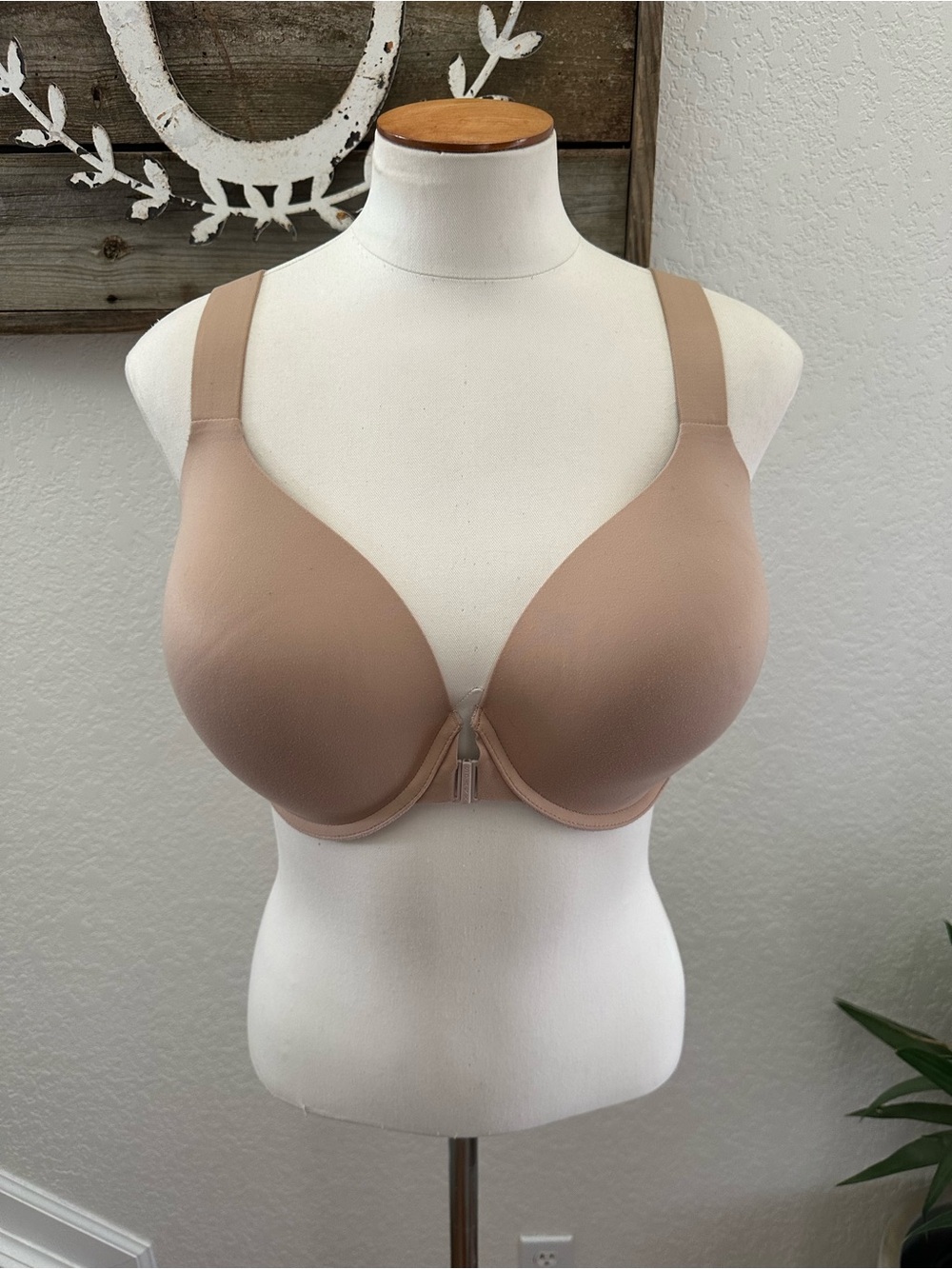 Spanx Seamless Front-Close Nude T-Shirt Bra size 36DDD